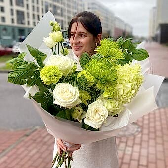 Букет с Хризантемами и Розами "Зеленый Луг"