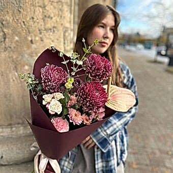 Авторский Букет с Хризантемами и Антуриумом "Cherry Brandy"