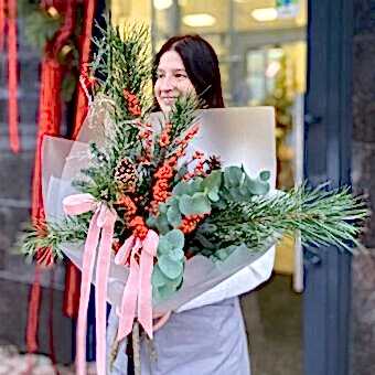 Хвойный букет с Илексом и Сосной "Christmas"