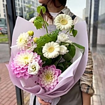 Букет с Георгинами и Герберами