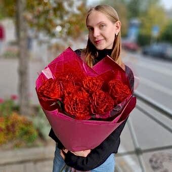 Букет 7 Красных Роз Хартс