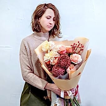 Букет с Хризантемами Авиньон и Розами