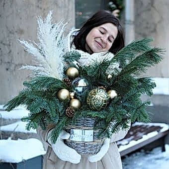 Новогодняя Композиция в Корзине "Изящная"